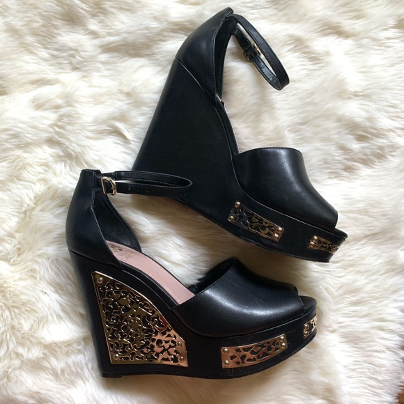 black wedge sandals size 3